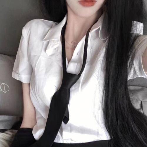 在切瑟尔海滩上